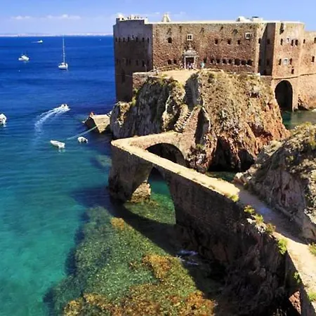 Charming In Pataias, 18 M² With Shared Pool. 파타이아스