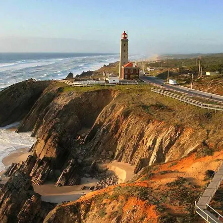 펜션 Charming In Pataias, 18 M² With Shared Pool. *